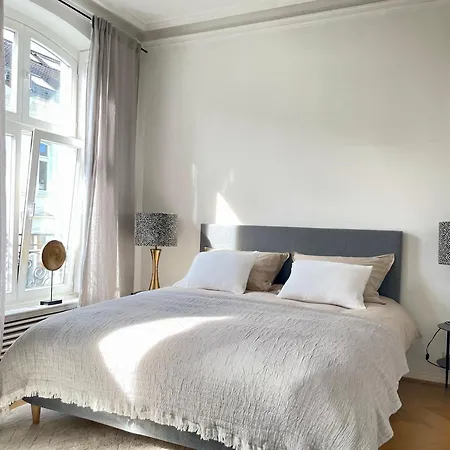 Helle Altbauwohnung Mit Balkon Im Briller Viertel