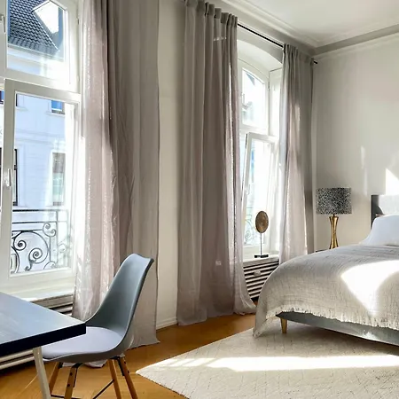 Helle Altbauwohnung Mit Balkon Im Briller Viertel *