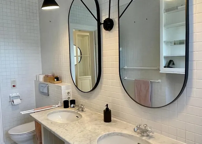 Helle Altbauwohnung Mit Balkon Im Briller Viertel