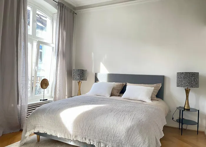 Helle Altbauwohnung Mit Balkon Im Briller Viertel