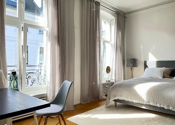 Helle Altbauwohnung Mit Balkon Im Briller Viertel *